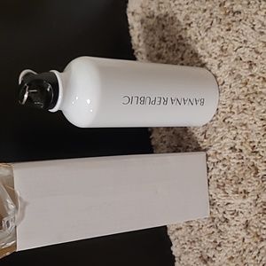 Banana Republic white stainless steel water bottle 24 oz